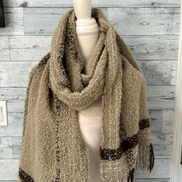 DON’T ASK WHY FRINGED SCARF - Picture 2 of 6